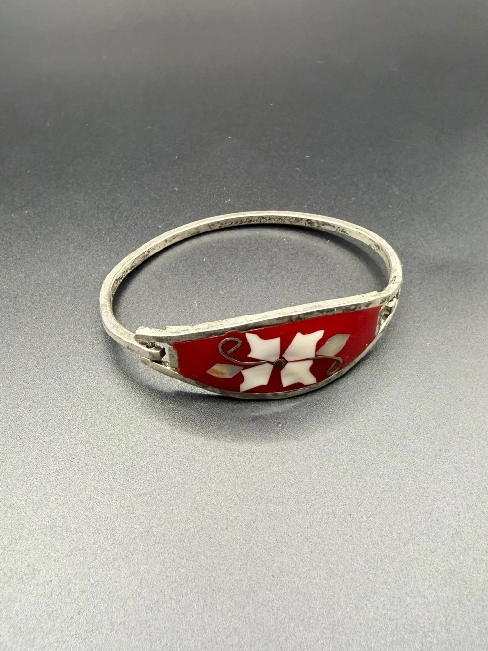 Vintage Alpaca Mexico Silver Tone Red Multi Shell Abalone Hinged Bangle Bracelet